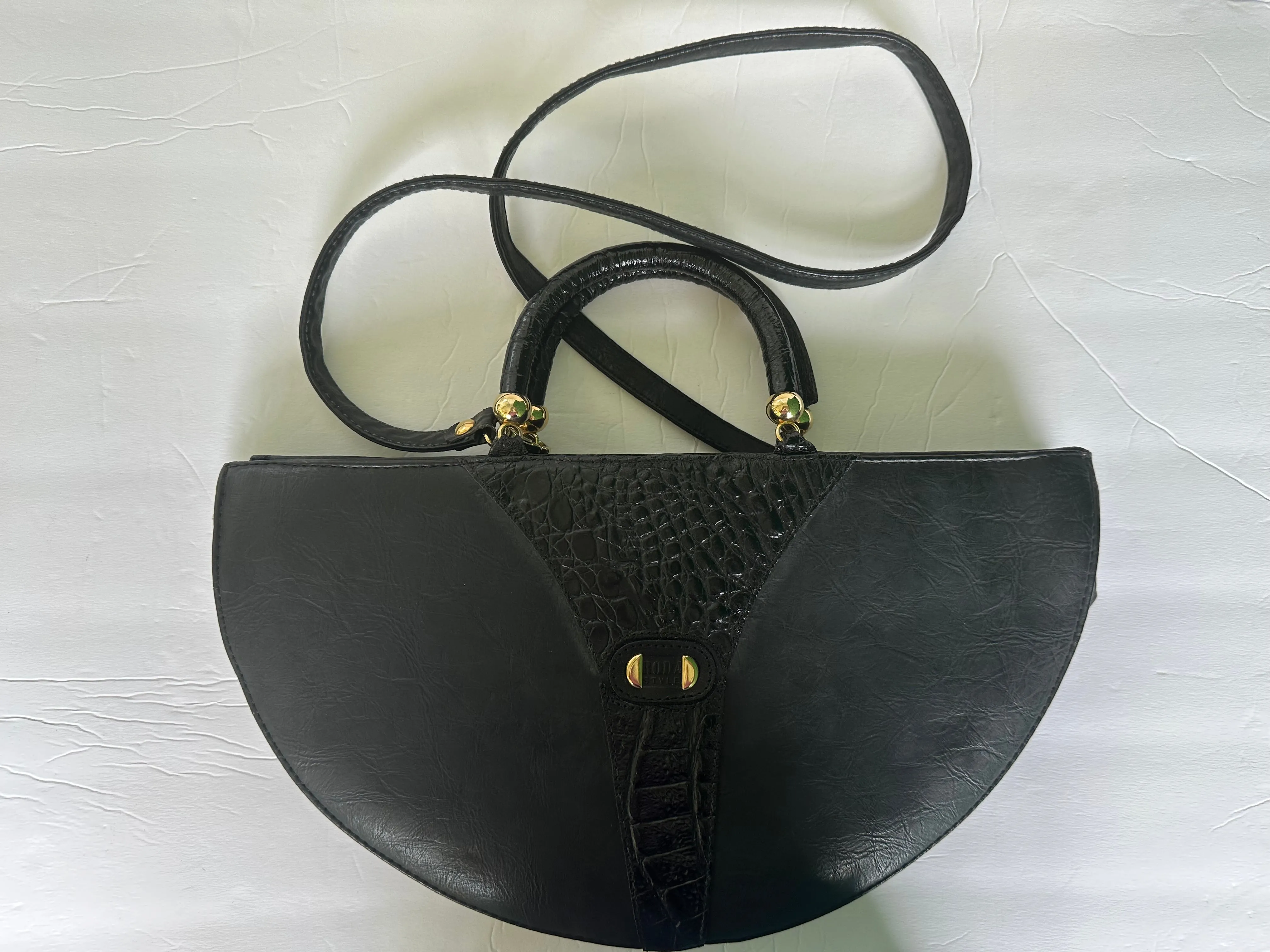 80s Extravagant bag in black leather by the Italian brand Roda Style