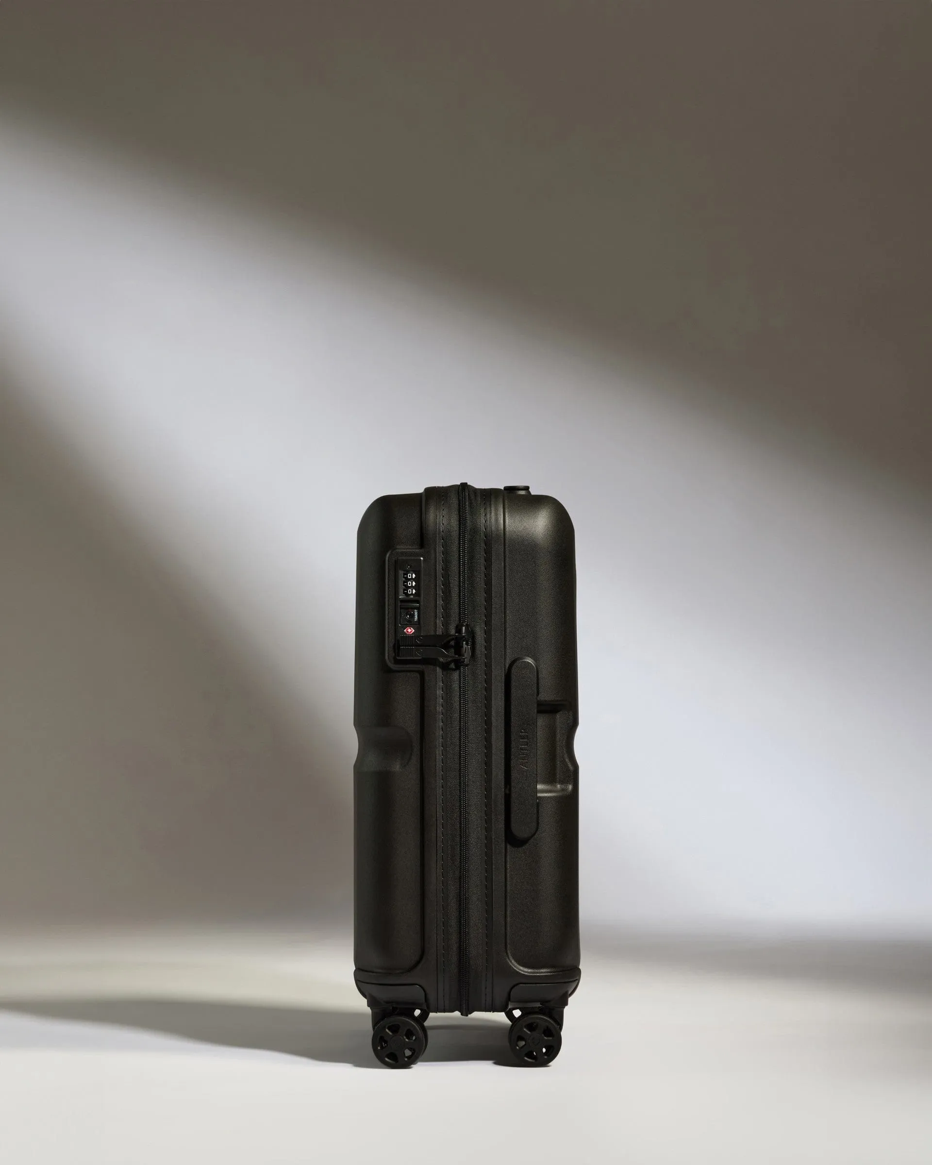 Cabin Suitcase in Black - Single Stripe