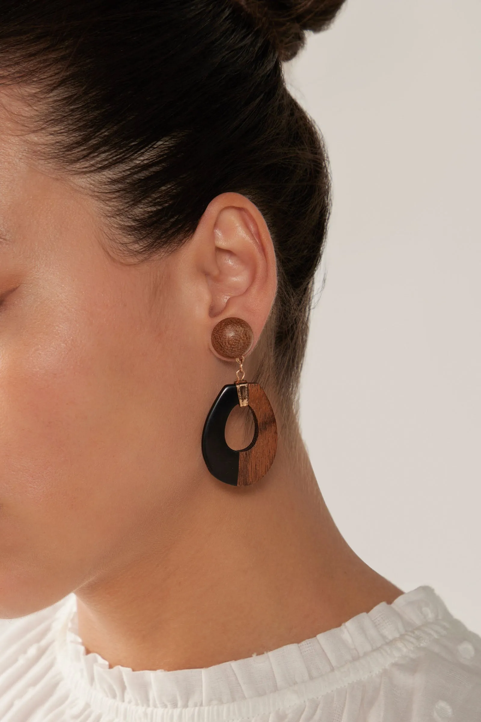 Cay Earring - Tan/Black