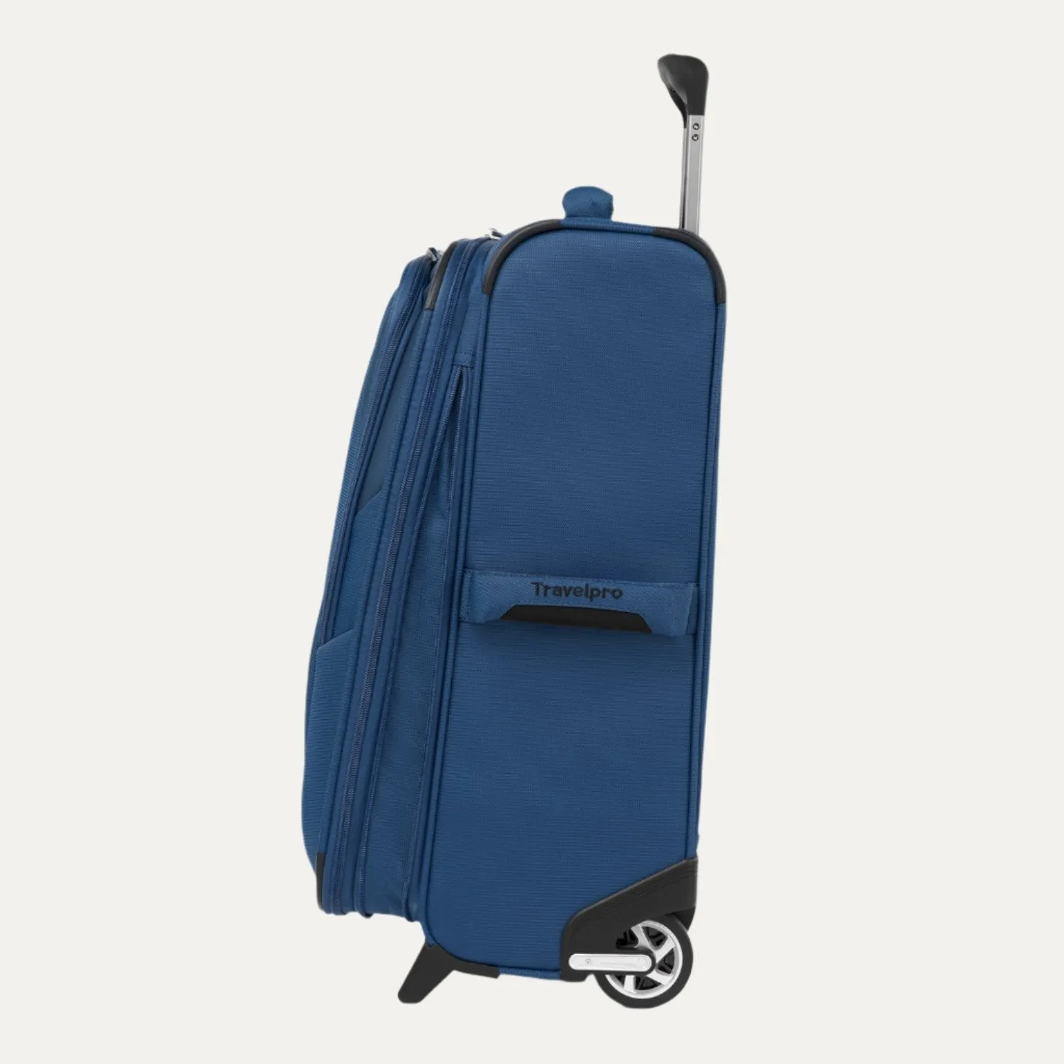 Maxlite® 5 22" Carry-On Rollaboard®