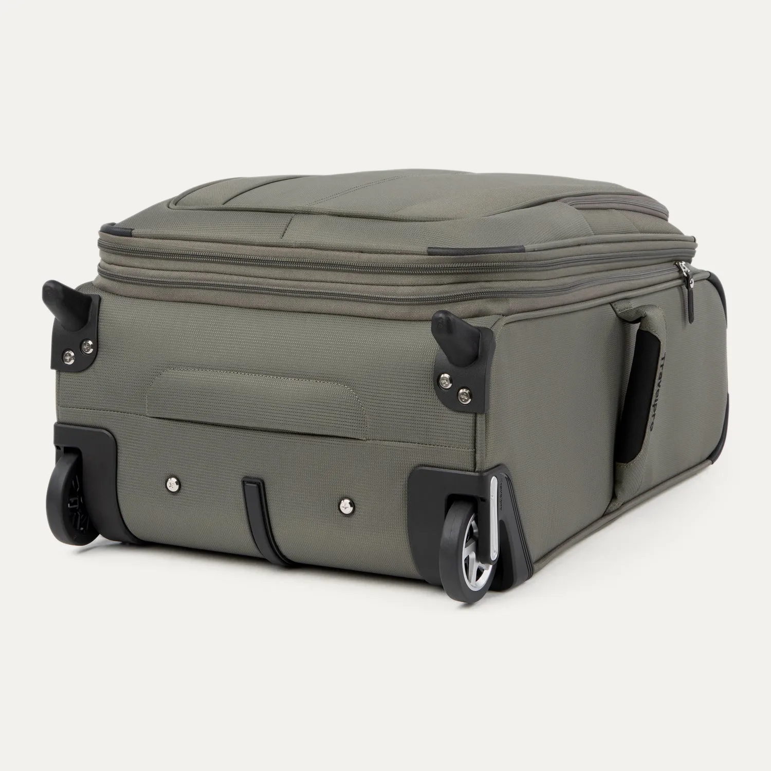 Maxlite® 5 22" Carry-On Rollaboard®