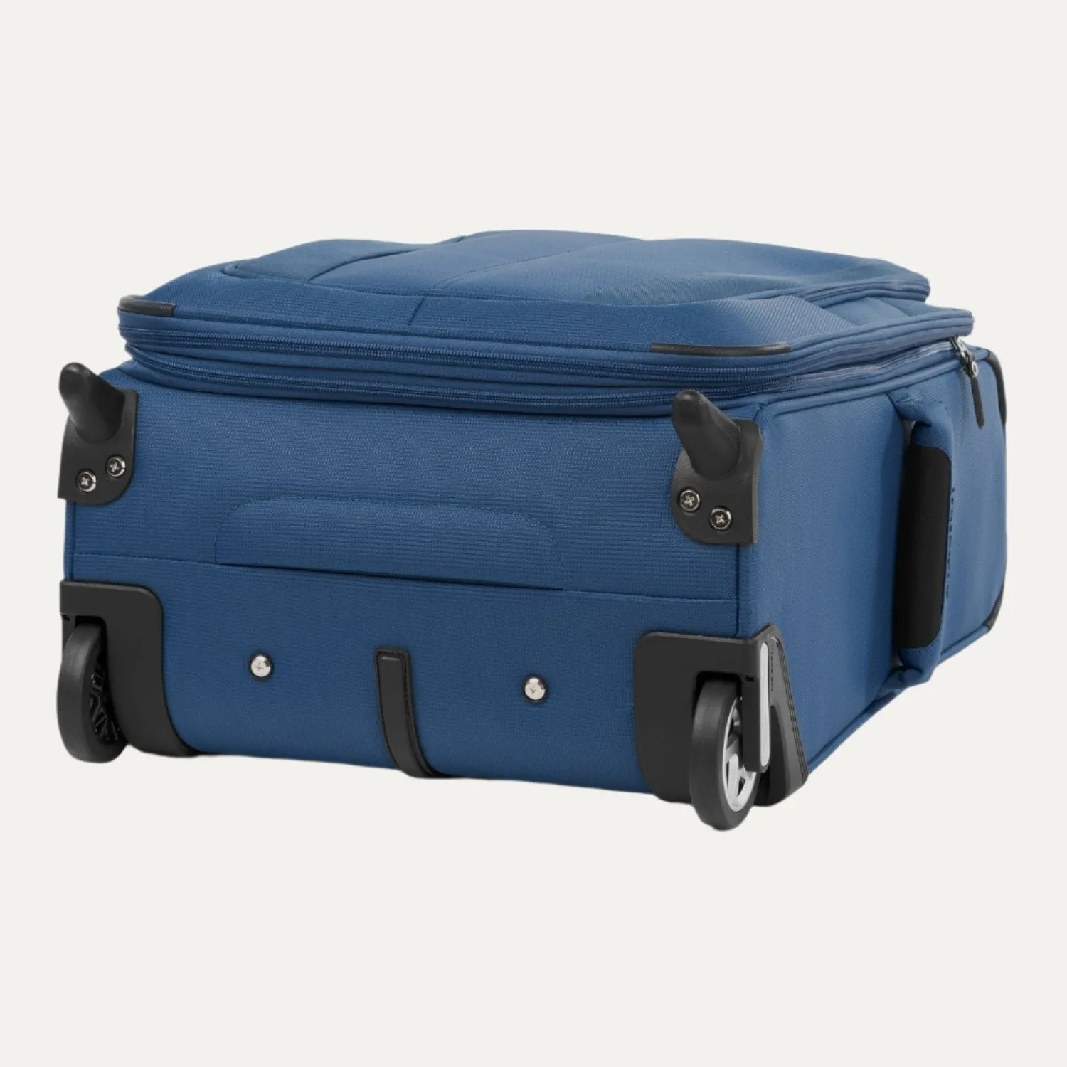 Maxlite® 5 22" Carry-On Rollaboard®