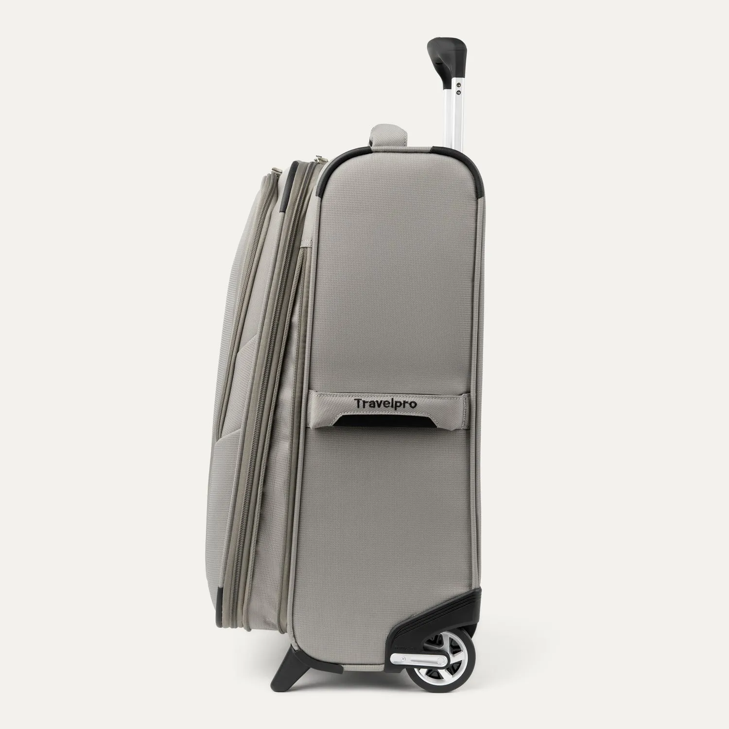 Maxlite® 5 22" Carry-On Rollaboard®