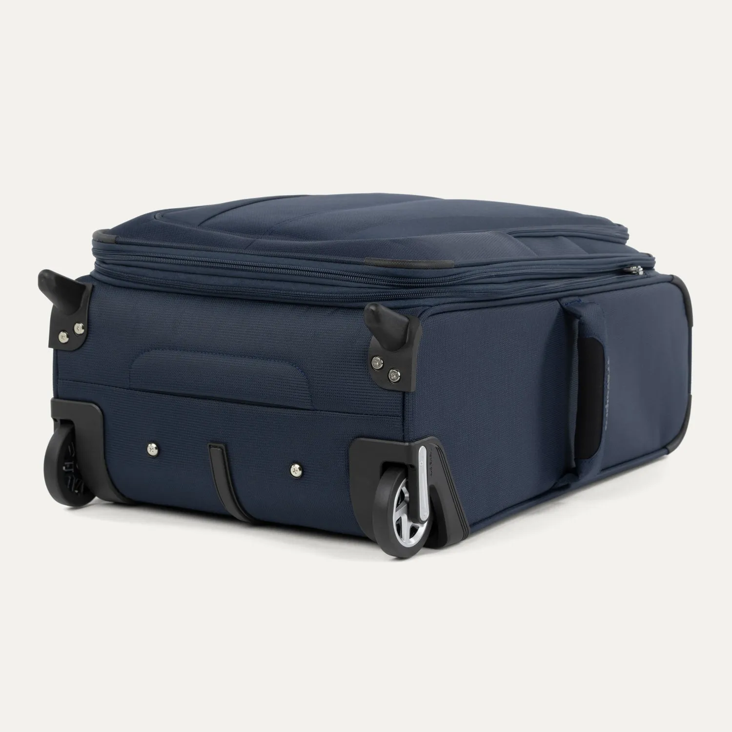 Maxlite® 5 22" Carry-On Rollaboard®