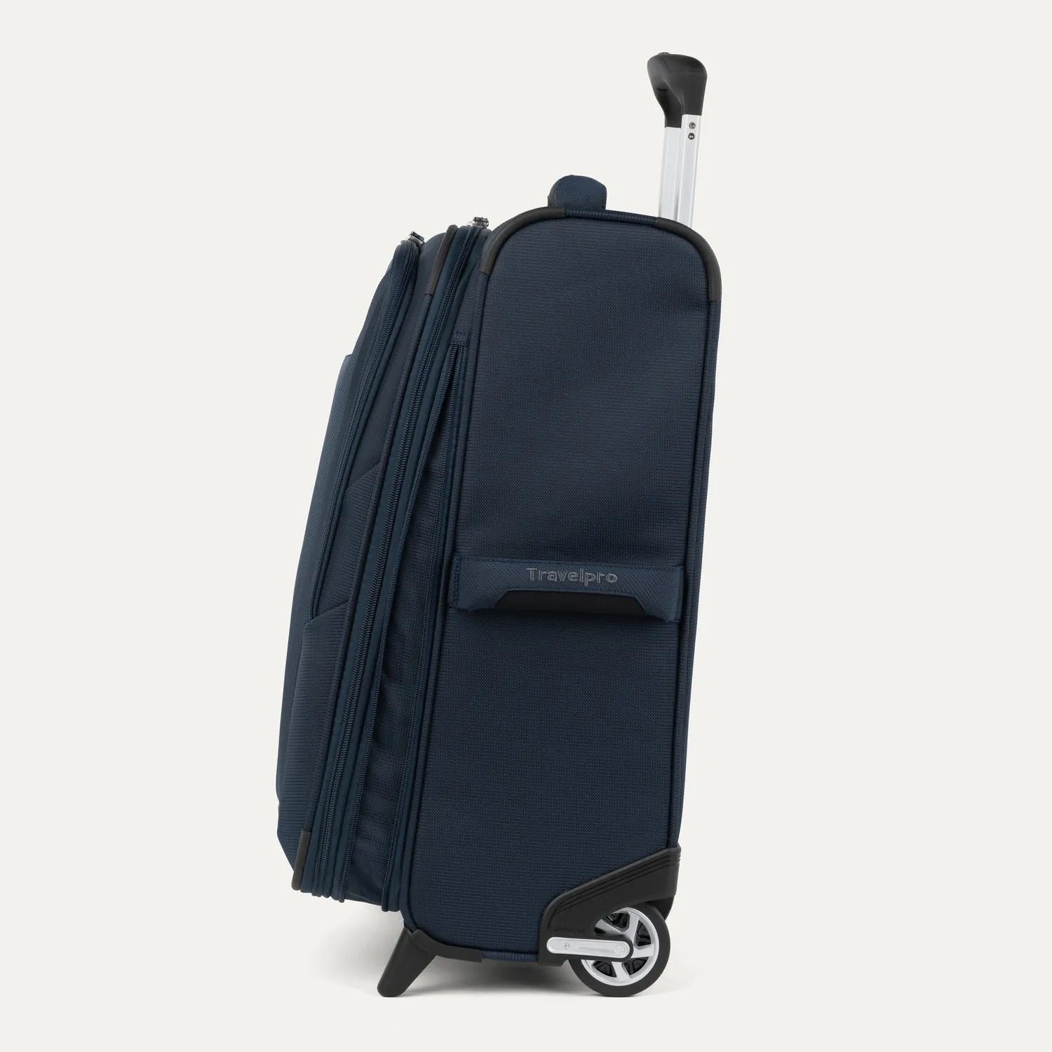 Maxlite® 5 22" Carry-On Rollaboard®