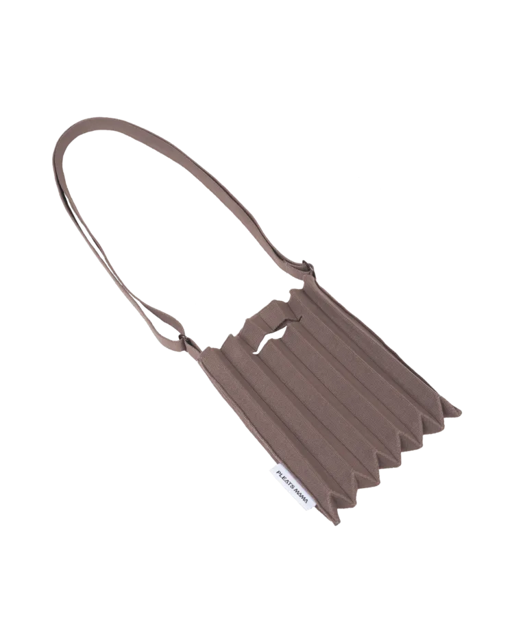 PLEATS MAMA MINI STUDIO BAG MOCHA