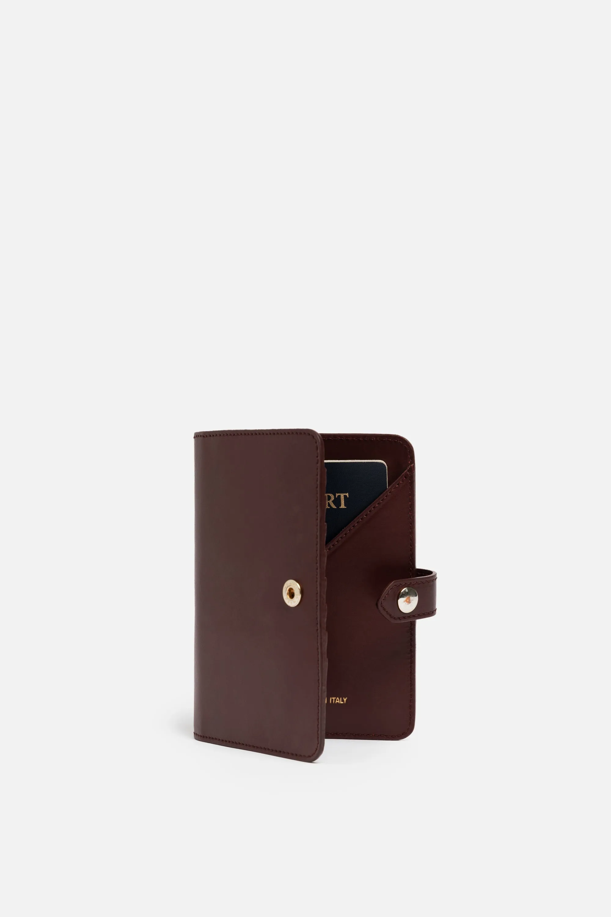 Sydney Leather Passport Holder in Bordeaux Burgundy