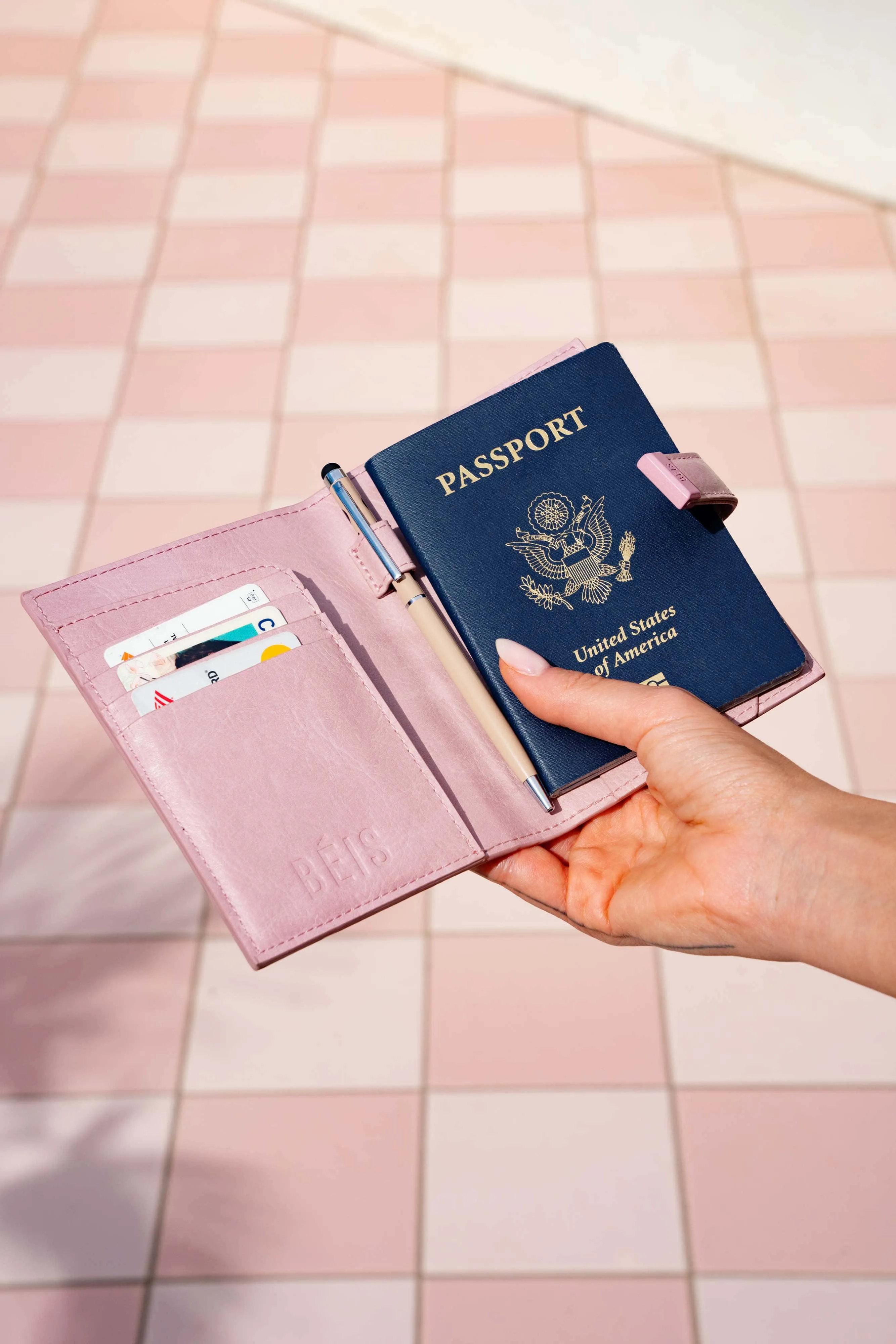 The Passport and Luggage Tag Set in Atlas Pink